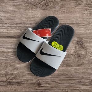NEW Nike Kawa Kids' White/Black Slide Sandals - Size 6Y